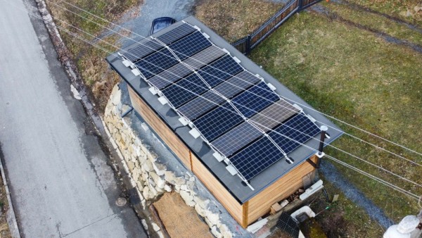 Zahradní domek - fotovoltaická elektrárna